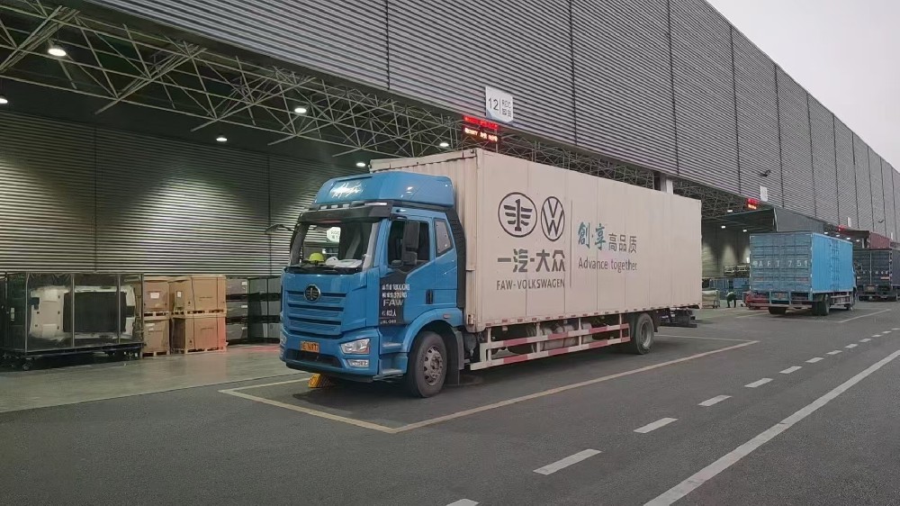 深化汽車產業鏈服務-鑫和通物流成功簽約華眾汽車零部件整車運輸項目
